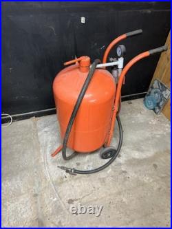 XH-SB20 Sand blaster with Hose and Gun Good Working Order XH-SB20 Sand blaster with Hose and Gun Good Working Order