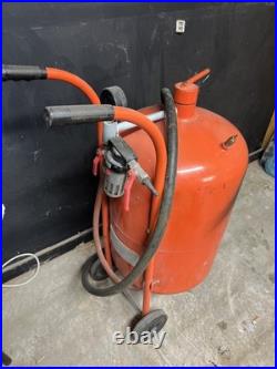 XH-SB20 Sand blaster with Hose and Gun Good Working Order XH-SB20 Sand blaster with Hose and Gun Good Working Order