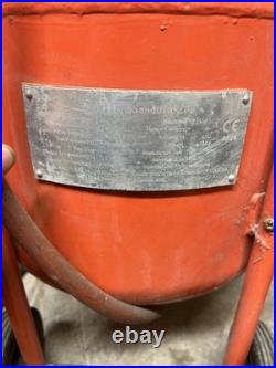 XH-SB20 Sand blaster with Hose and Gun Good Working Order XH-SB20 Sand blaster with Hose and Gun Good Working Order