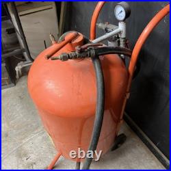 XH-SB20 Sand blaster with Hose and Gun Good Working Order XH-SB20 Sand blaster with Hose and Gun Good Working Order